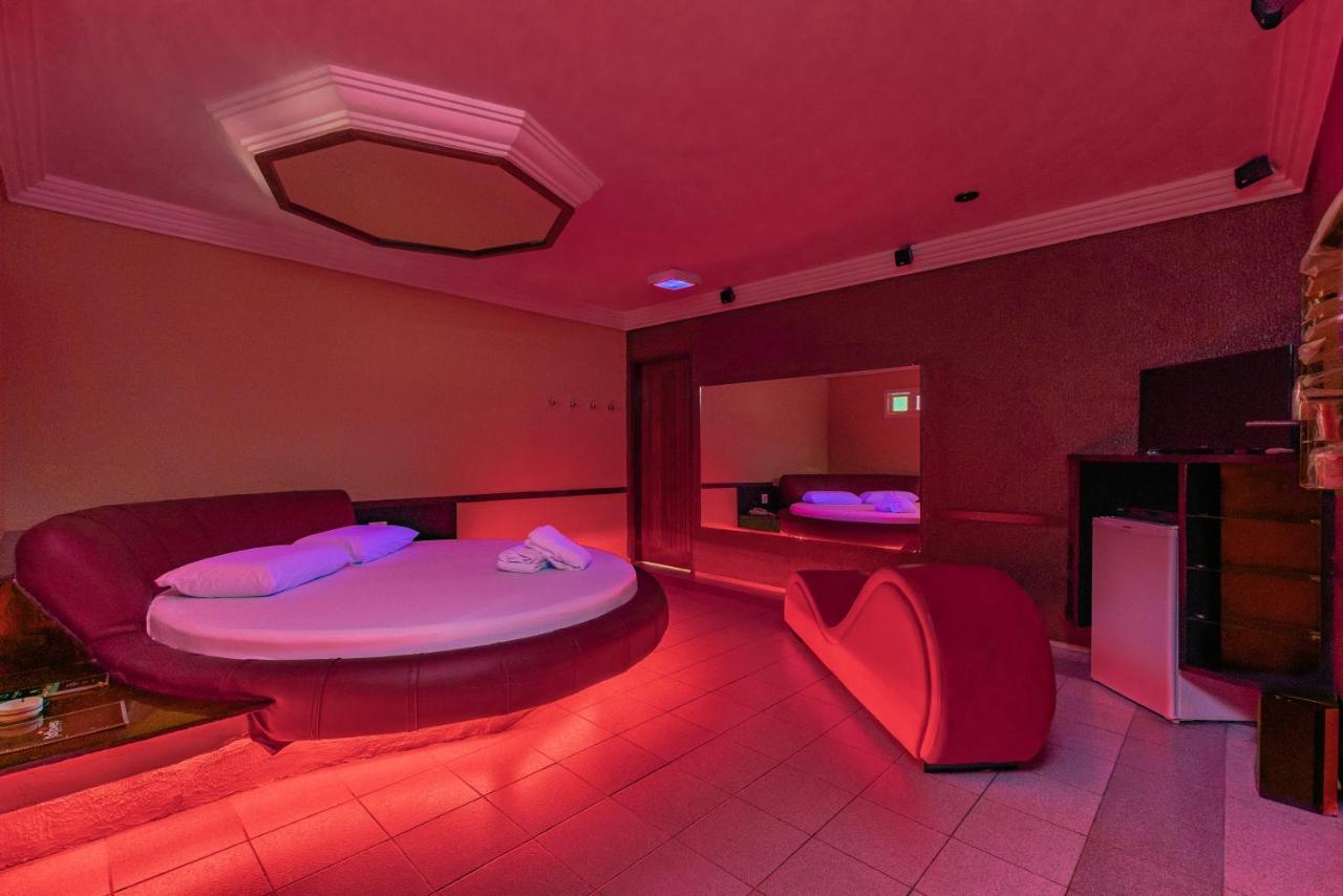 Love hotel Dreams (adults Only)
